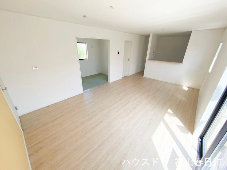 ■安らぎと笑顔の中心地■陽光が優しく降り注ぎ、会話が自然と弾む。ここでは、毎日が特別な時間へと変わります。
