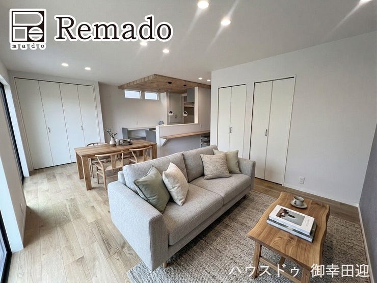 【リビング】
■家族の笑顔が集う中心地■お気に入りの家具を迎え、窓からは心地の良い光が差し込みます。※CGで家具を配置しています。