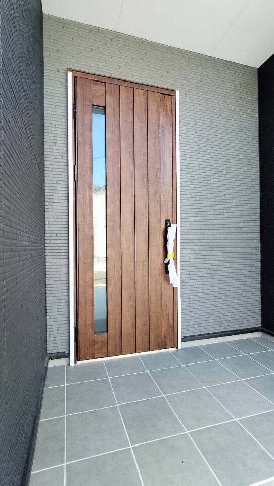 おしゃれな玄関ドアです。