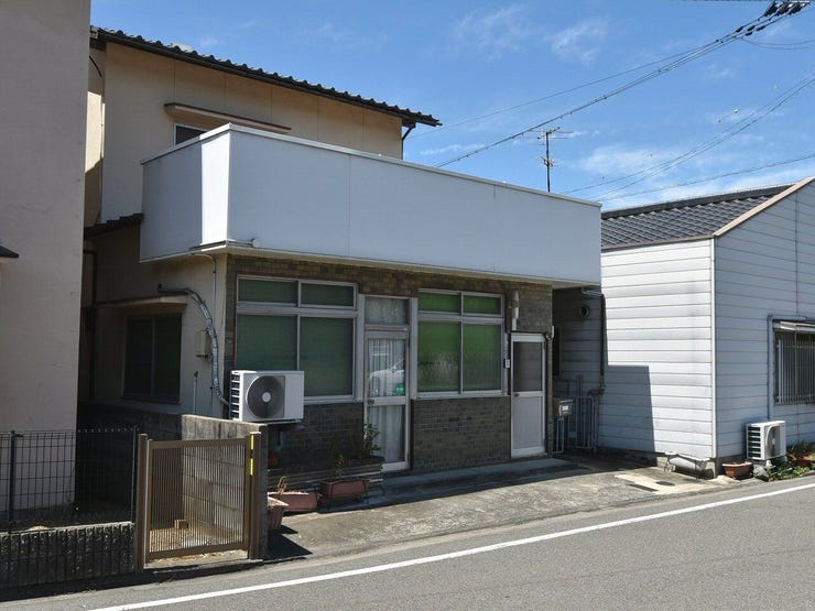 外観を南東側より撮影