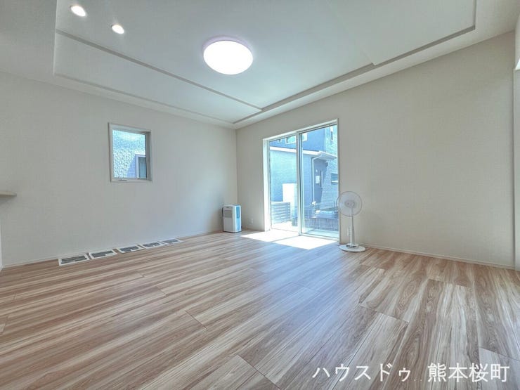 ■安らぎと笑顔の中心地■陽光が優しく降り注ぎ、会話が自然と弾む。ここでは、毎日が特別な時間へと変わります。