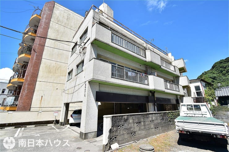 【外観】
南東向き道路【敷地面積496.43㎡(150.17坪)】