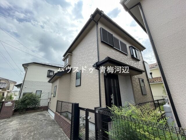 【外観】
閑静な住宅街にある2LDKの中古戸建です。室内・水回りリフォーム済みで、すぐに快適な新生活をスタートしていただけます。