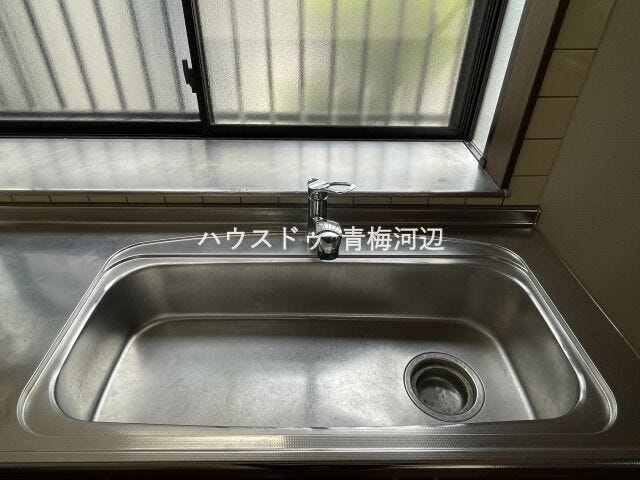 シンク:大きめのシンクなのでたくさんの食器もゆとりを持って洗うことができますね。