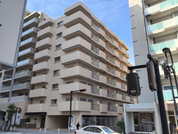 【外観】
鉄骨鉄筋コンクリート造8階建