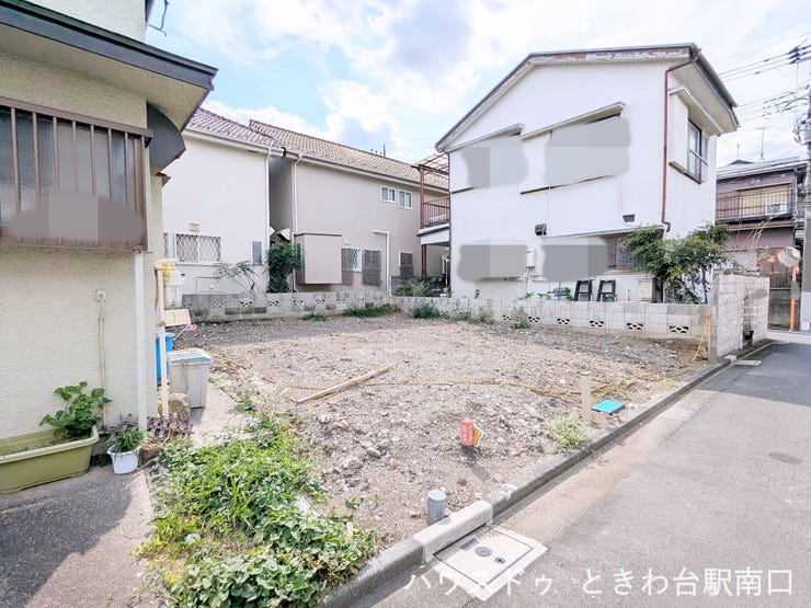 【外観】
都営三田線「西台」駅より徒歩15分。第一種低層住居専用地域の落ち着いた街並みに位置する全1区画の土地分譲です。穏やかな暮らしを望む方に適した環境が整っています。