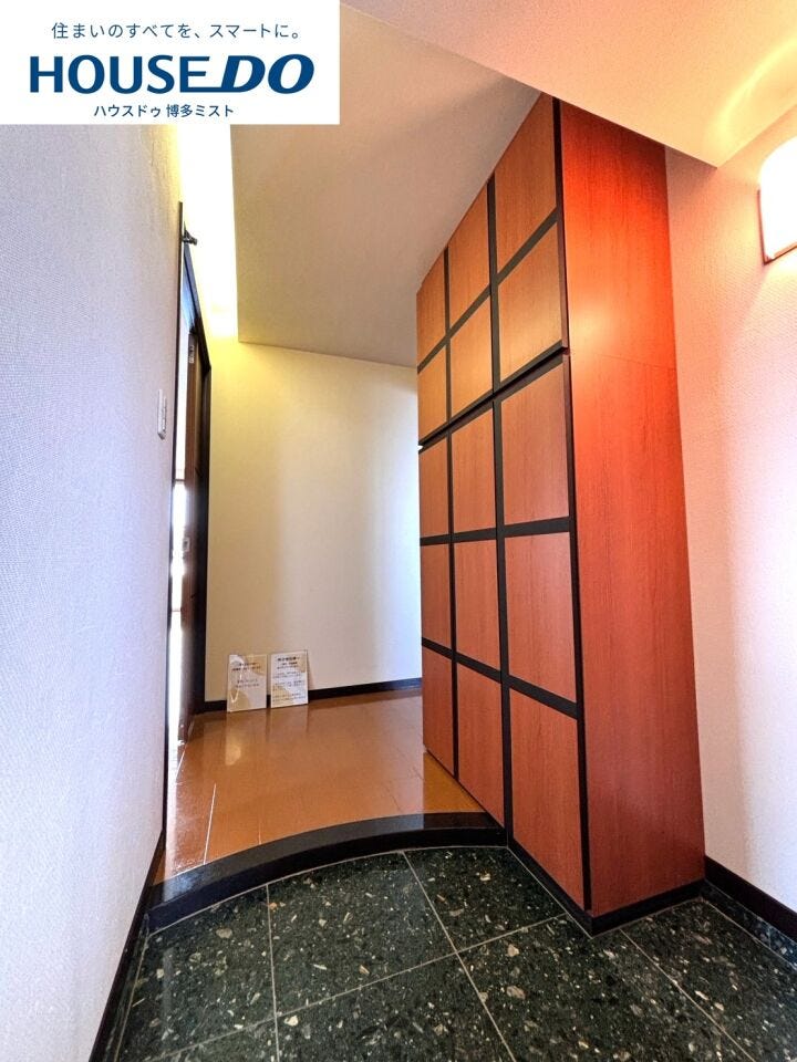 家の第一印象をつくる玄関。広めのたたきと収納がしっかりあると、いつでも来客を迎えられる玄関をキープできます。