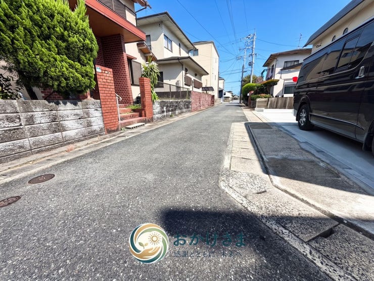 【周辺環境】
戸建てが立ち並ぶ穏やかで落ち着いた住宅街。日当たりや通風にも恵まれた、暮らしやすい住環境です。