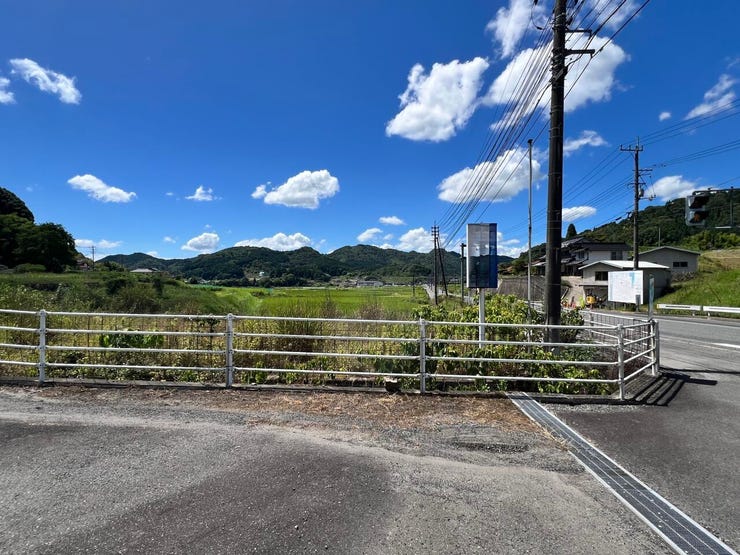 開放感あふれる敷地からの眺望です。周囲に高い建物が少なく、心地よい風と陽光がしっかりと届く気持ちの良い空間が広がります。
