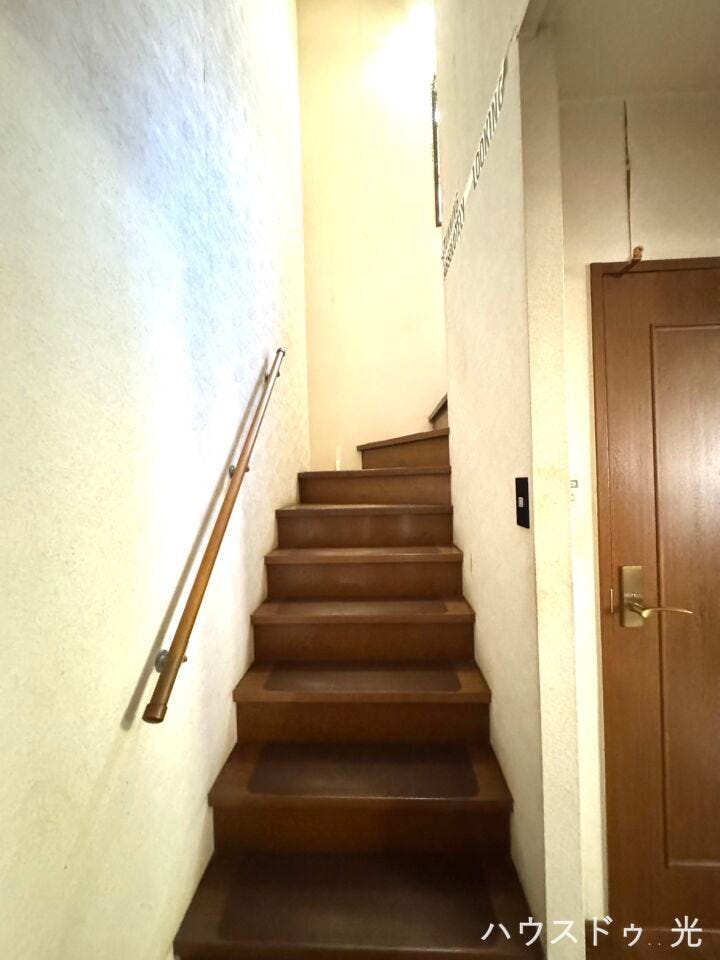 ■□2階に上がる階段です。手すりもしっかり付いています□■