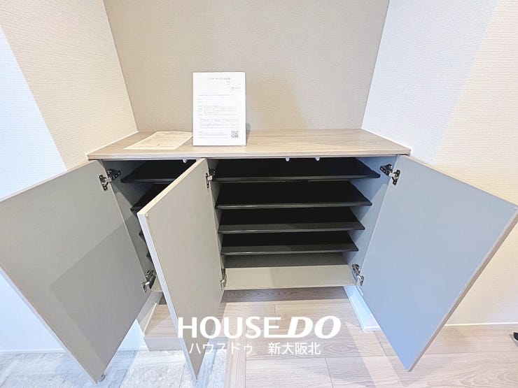 ■シューズボックスは、飾り棚としてもご使用いただけます!
■増えがちな靴もたっぷり収納していただけます!
■段の高さ調節が出来るのでヒールや高さのある靴も収納可能です!