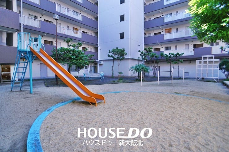 ■マンションの敷地内に小さな公園があります!
■遠くに行かなくてもお子様が遊べる場所があるのが嬉しいですね♪