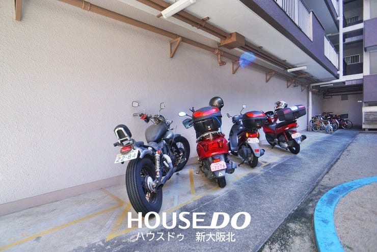 ■バイク置き場スペースをしっかり確保!
バイクをお持ちの方にも嬉しい、使いやすい共用スペースです♪