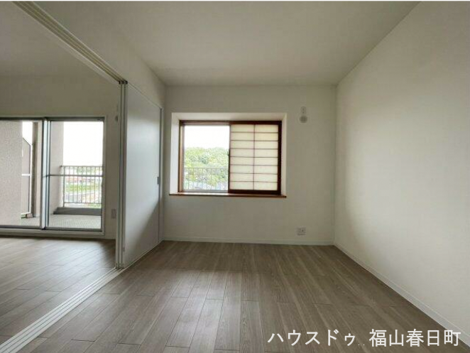 主要採光が南向きなので暖かく明るい光がはいってきます!