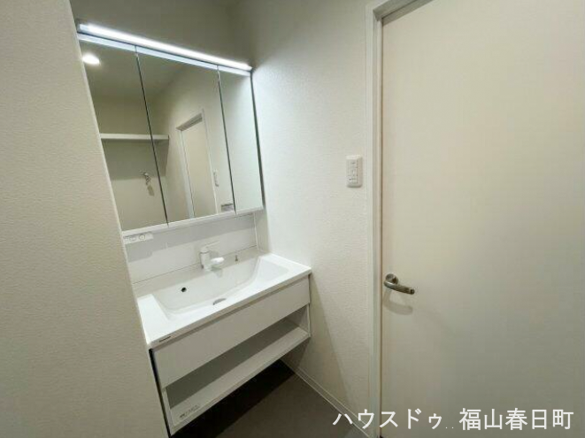 忙しい朝も快適に使える、ゆとりある洗面室です。