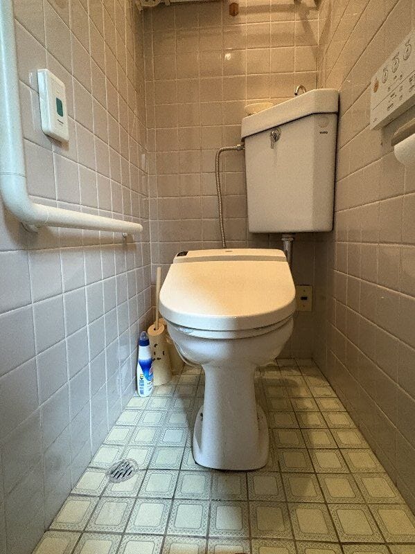1階和室横のトイレになります。