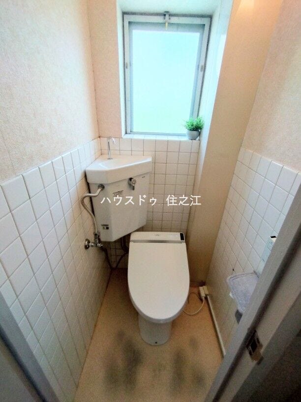 温水洗浄便座付きトイレ