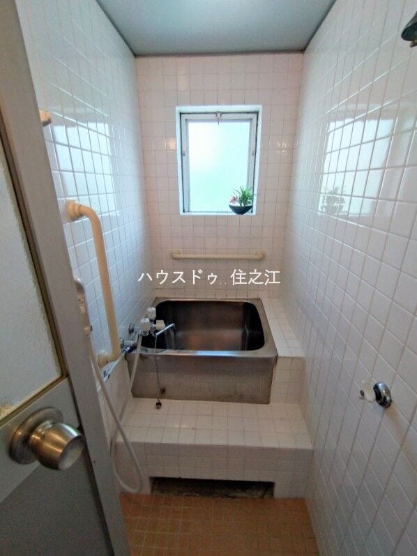 浴室に窓があるので換気にもなります