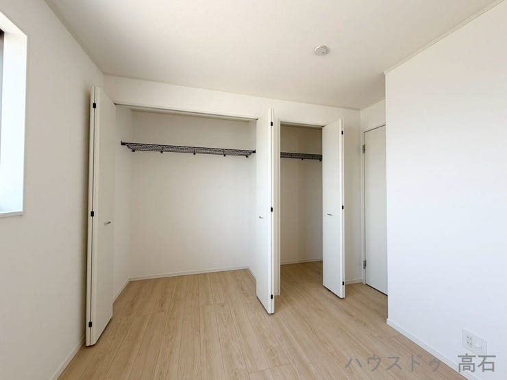 6.2畳洋室クローゼット。
見せない収納で、お部屋はいつもモデルルームのような美しさを。