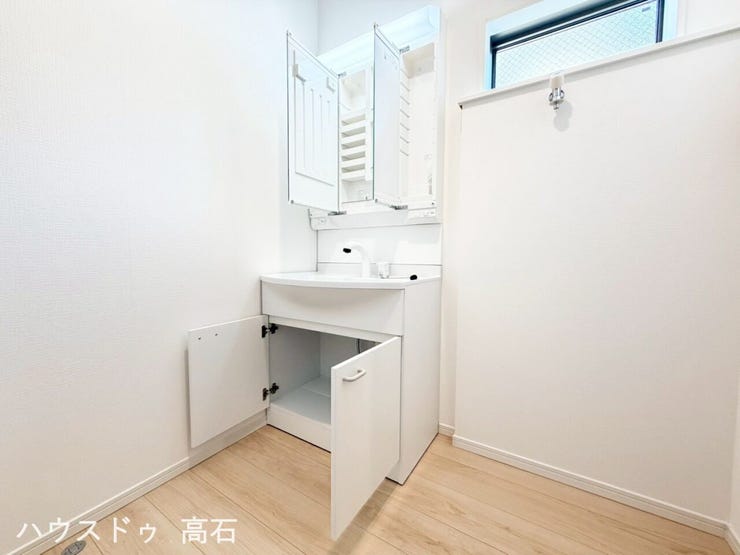 清潔感と使いやすさに配慮された洗面所で、毎日の生活を快適にサポートします。