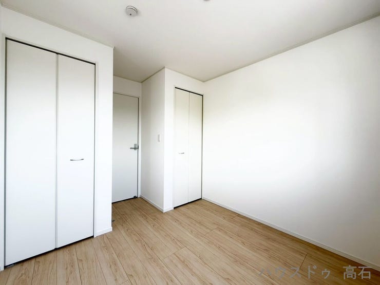 5畳洋室
見せない収納で、お部屋はいつもモデルルームのような美しさを。