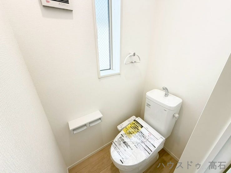 2階トイレ
トイレは各階に完備。温水洗浄便座付きで、朝の混雑時も家族みんながゆとりを持って準備できます。