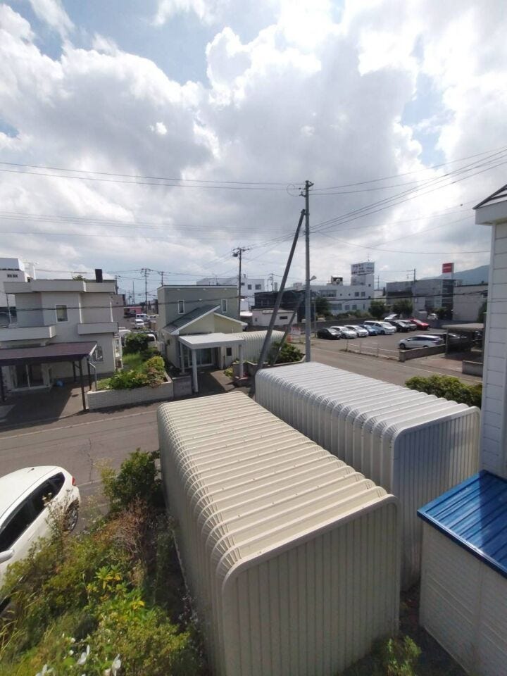 《眺望写真》
落ち着いた雰囲気の閑静な住宅地です。
おだやかな景色を眺めることができます。
