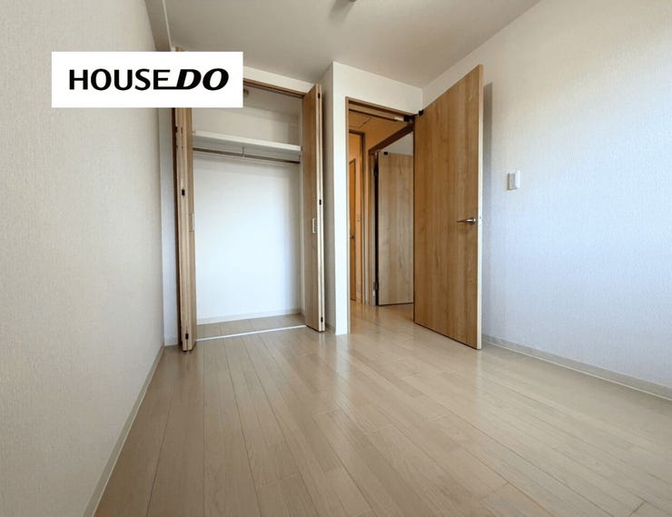 クローゼット付きの洋室。居住空間を広く使いやすい、すっきりとした設計です。