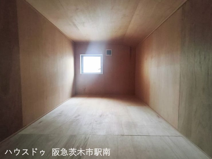 屋根裏収納