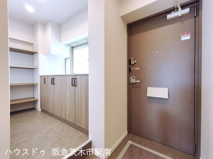 シューズ-ウオークインクローク
玄関横に配置されています。