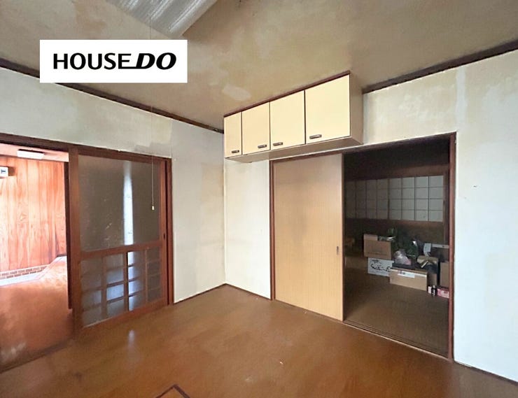 収納付きで使い勝手のよいお部屋。寝室や書斎、家族それぞれの個室など、暮らし方に合わせて活用しやすい一室です。