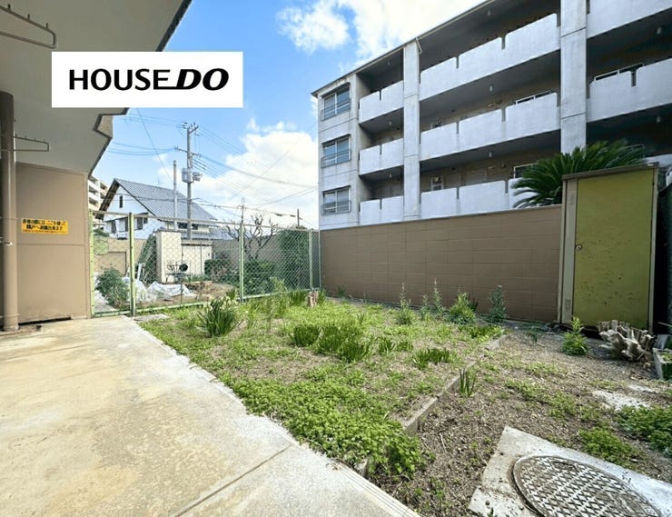 専用庭付きで、ガーデニングやちょっとした外時間も楽しめます。お子さまの外遊びや気分転換の場としても活躍しそうです。