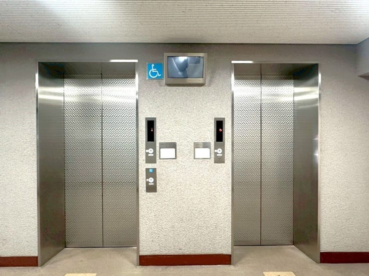エレベーター2基設置で、朝の通勤・通学時間帯もスムーズ♪毎日の移動を快適にサポートしてくれる共用設備です。