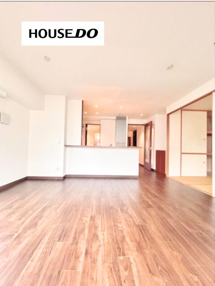 ゆとりあるLDKは、家族が自然と集まる開放的な住空間です。