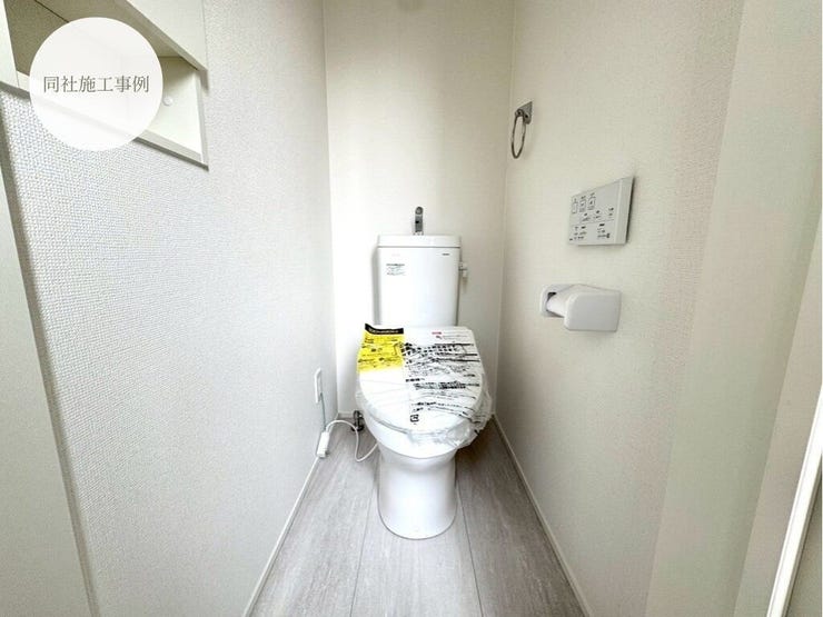 【Toilet】清潔感があり、落ち着いたデザインのトイレ。家族みんなが快適に使えます。
