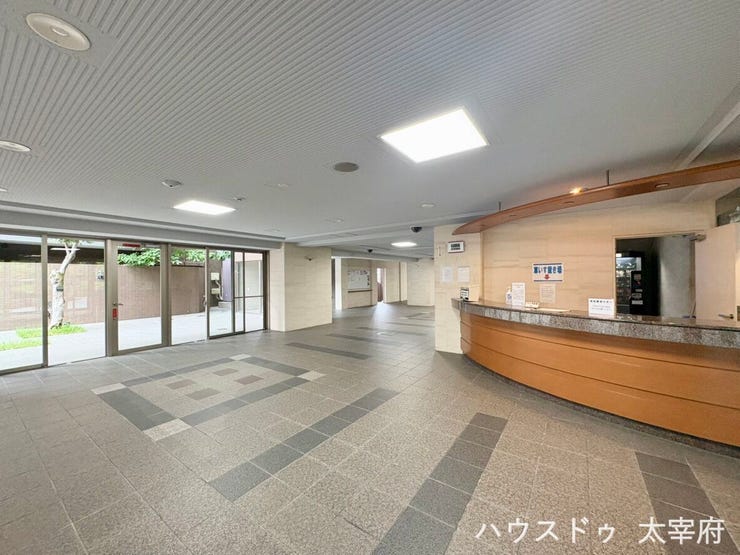 広々としたエントランスホールで、開放感があります。ゆとりあるエントランスホールが上質な住まいの印象を与えます。