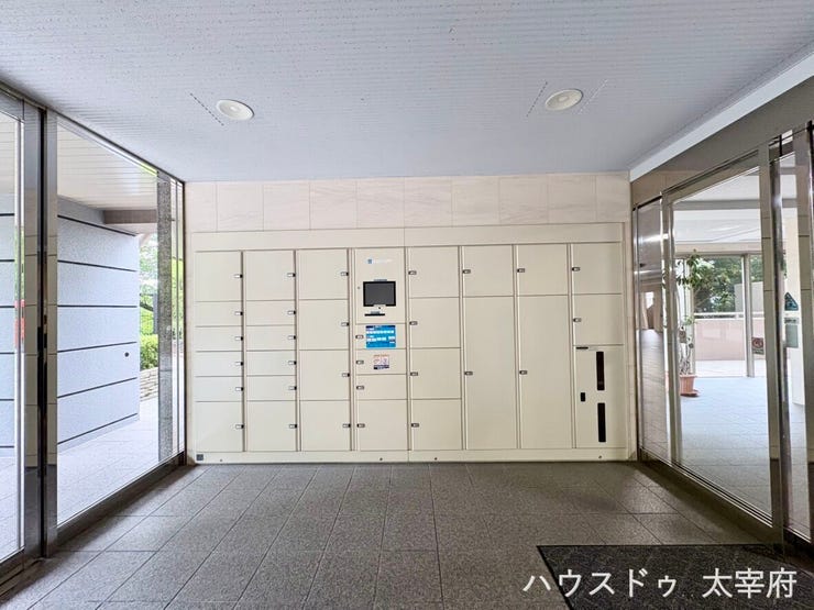 不在時でも荷物を受け取れる宅配バックス付きです。共働き世帯や外出時の多い方にも便利な設備です。