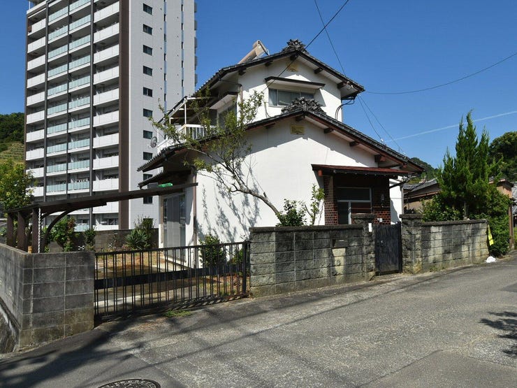 外観を南東側より撮影