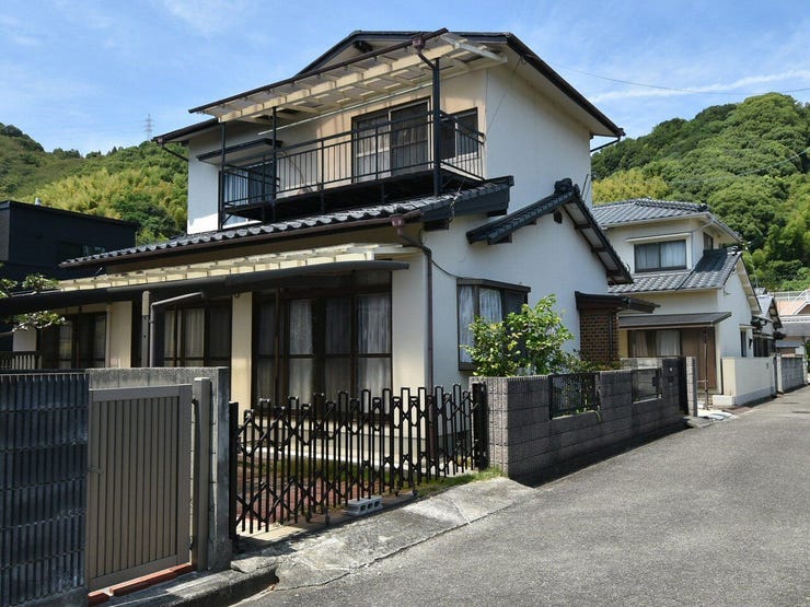 外観を南東側より撮影