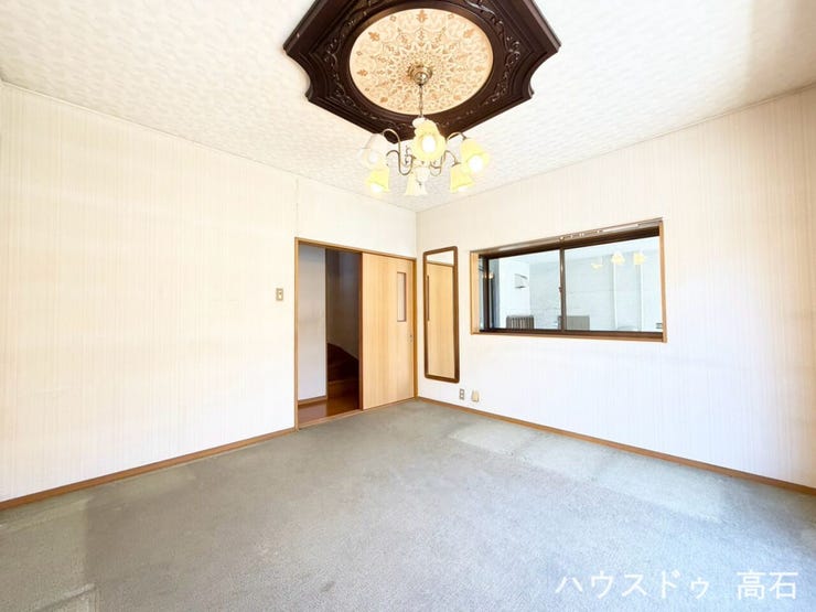 2階8畳洋室
ダブルベッドやデスクを置いても余裕たっぷりの大容量スペースです。