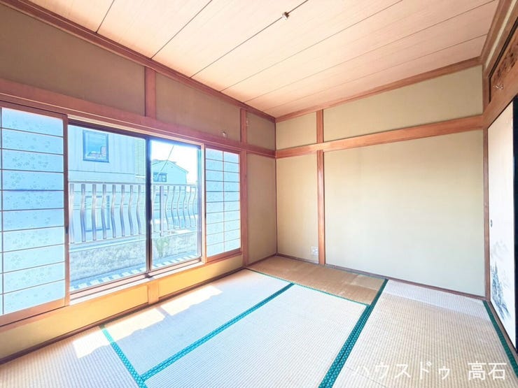 2階8畳和室②
畳の香りに癒やされる爽やかなお部屋。