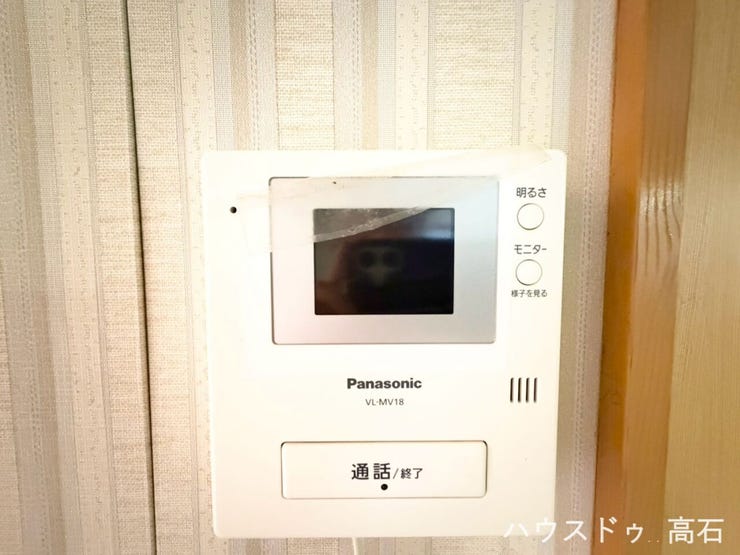 来客時に室内から相手の顔と声を確認できる、安心のモニター付きインターホンです。