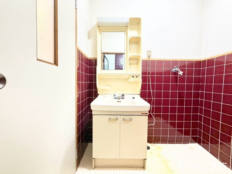 シンプルで使いやすい洗面所は、日々の身支度やお手入れがしやすい機能的な設計です。