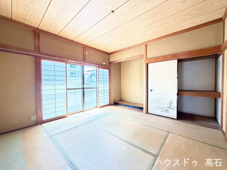 1階8畳和室
客間やキッズスペース、布団を敷いてファミリー寝室としてもマルチに活躍します。