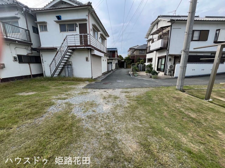 前面道路は4mで余裕があります。