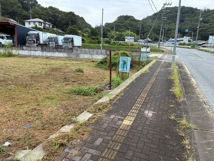見通しの良い道路に接道。毎日の通勤・送迎も快適に