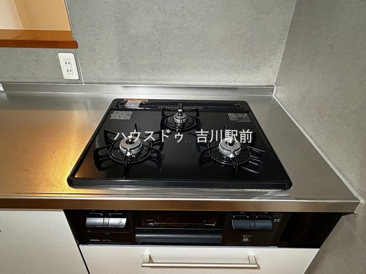料理の幅が広がるグリル付き3口コンロ♪