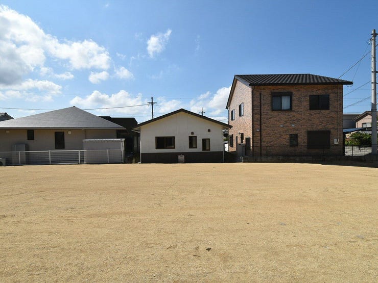 敷地内を北側より撮影