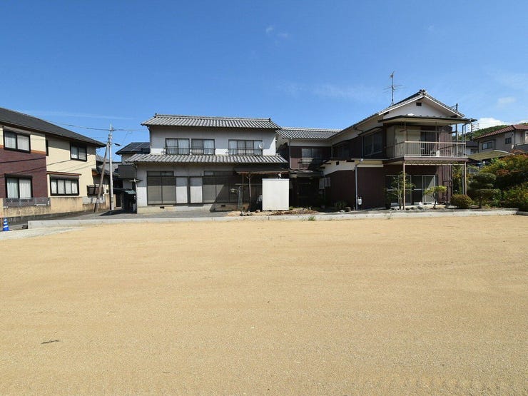 敷地内を南側より撮影