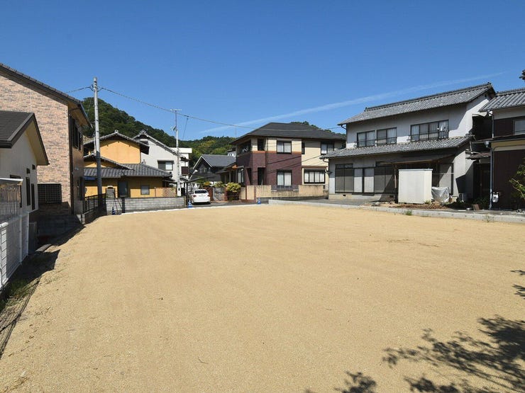 敷地内を南東側より撮影